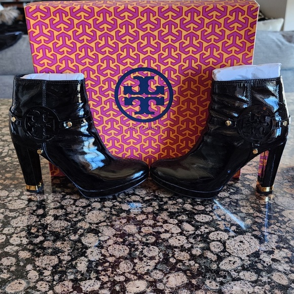 Tory Burch Patent Leather Booties - Black - Size 8 - Picture 14 of 16